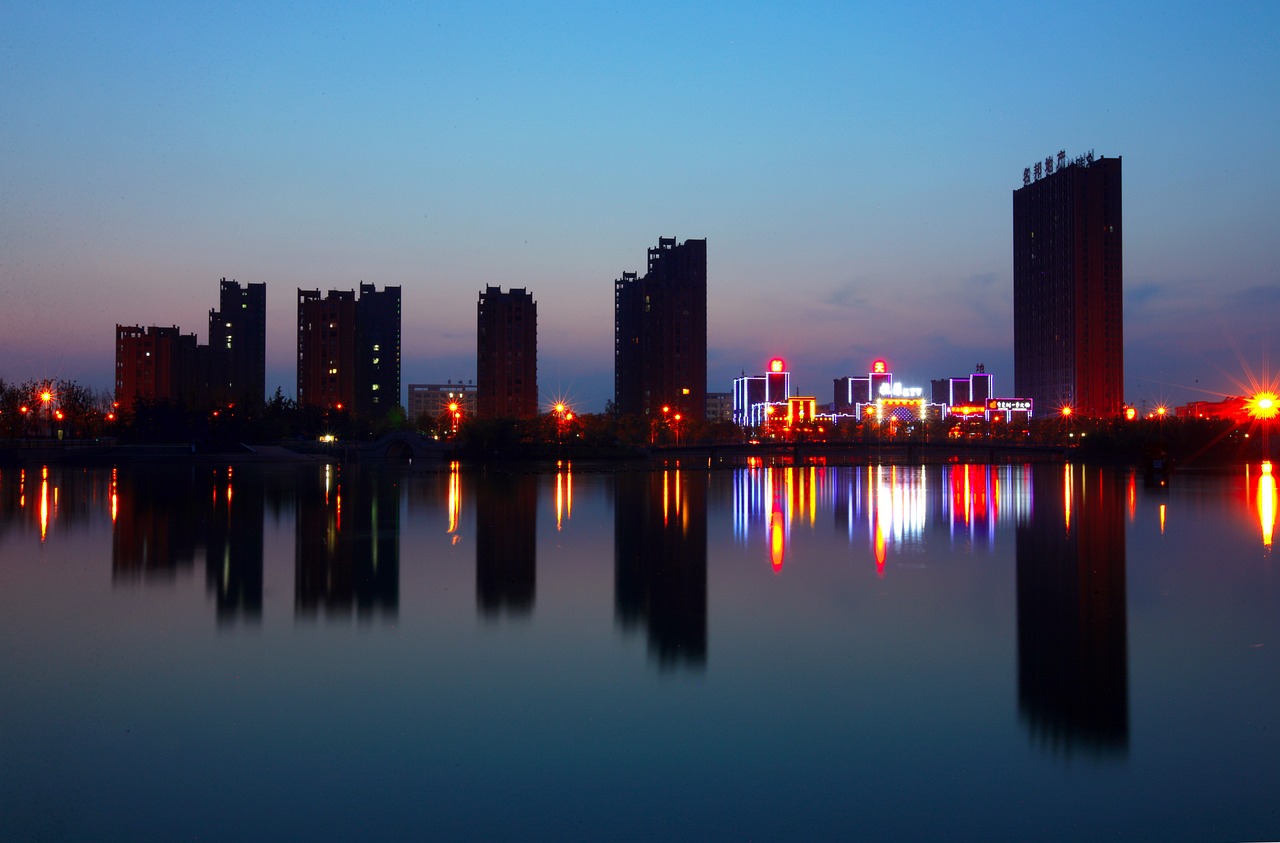 平?jīng)鲎钚路慨a(chǎn)項(xiàng)目揭秘，城市繁榮脈搏的見(jiàn)證者