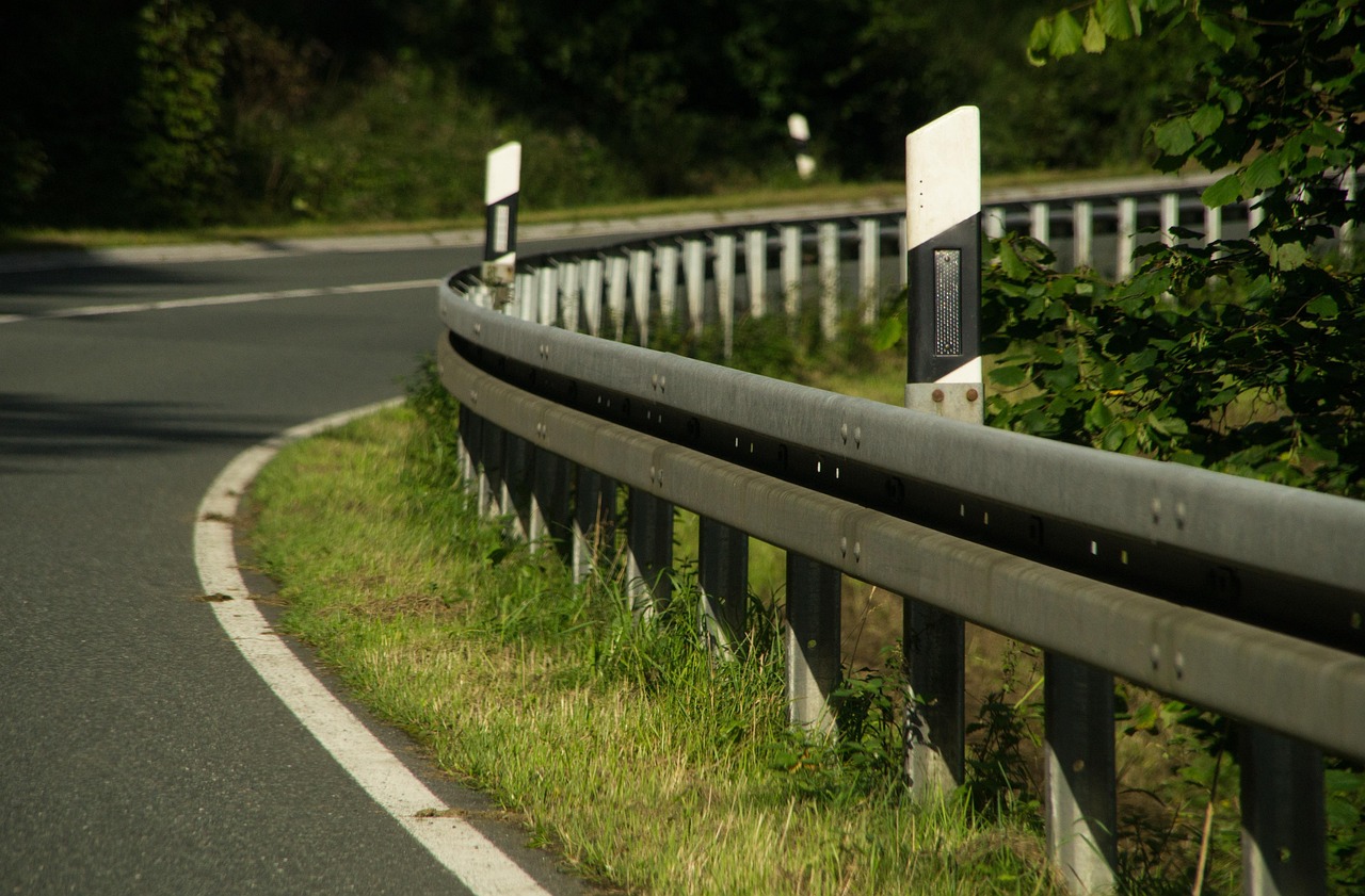 最新道路安全技術(shù)與智能交通環(huán)境的構(gòu)建，打造安全高效交通網(wǎng)絡(luò)