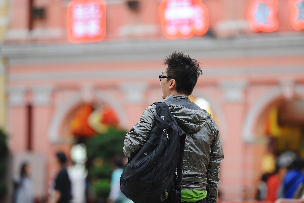 總裁情緣，小保安的逆襲之旅