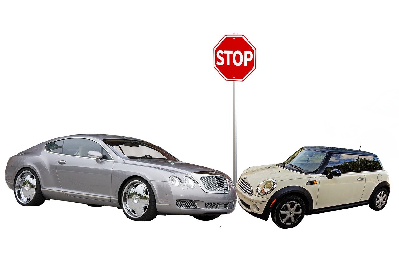 最新款轎車，先鋒科技，引領(lǐng)未來(lái)汽車潮流
