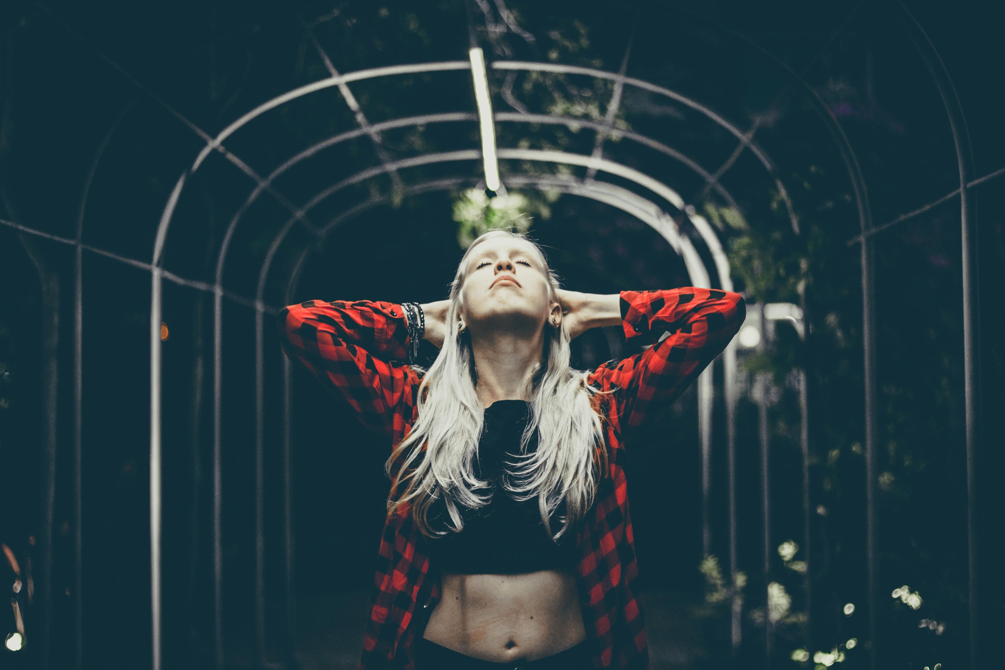 黑白動(dòng)漫人物圖片的魅力與影響探究